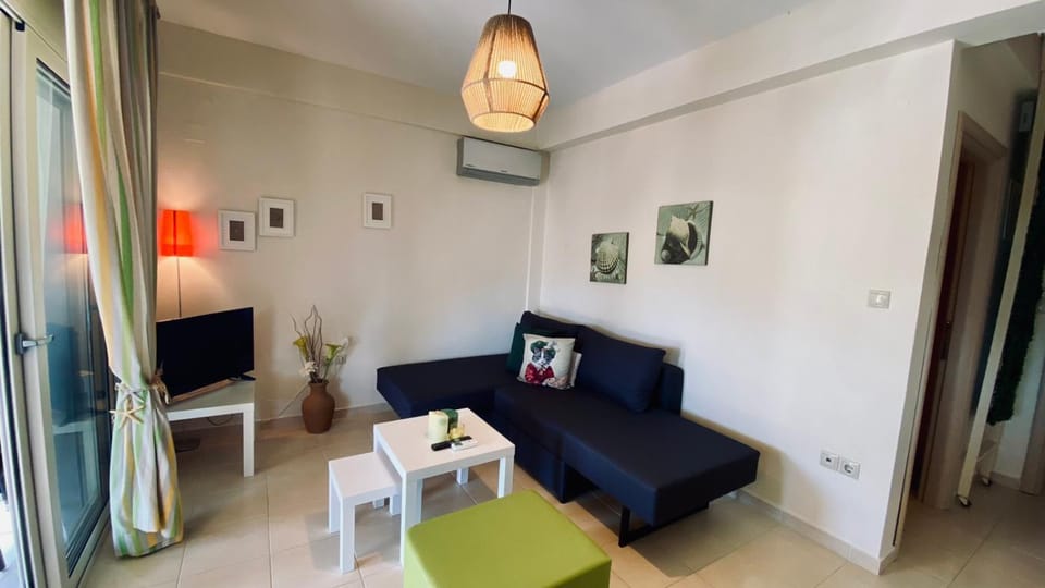 TV and multimedia, Living room, Seating area, internet, air conditioner