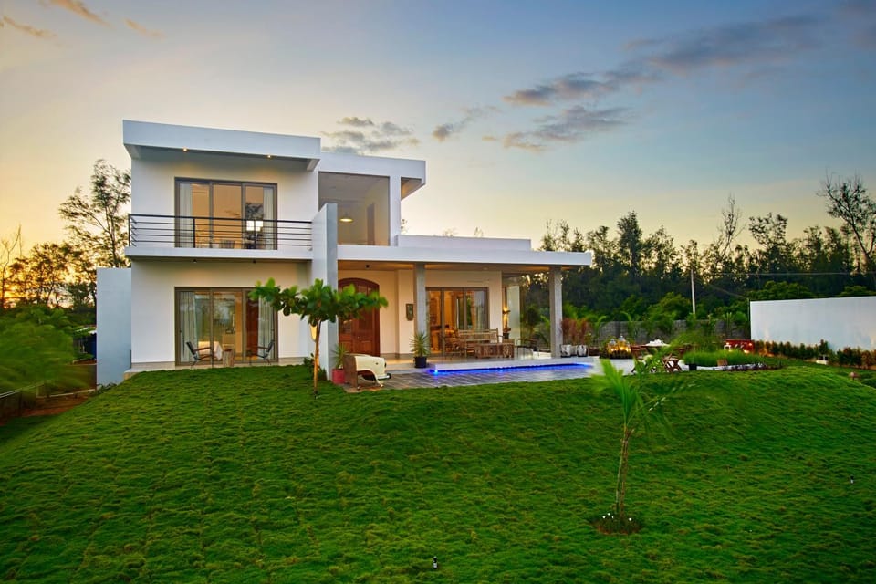 Property building, Garden view, sunbed
