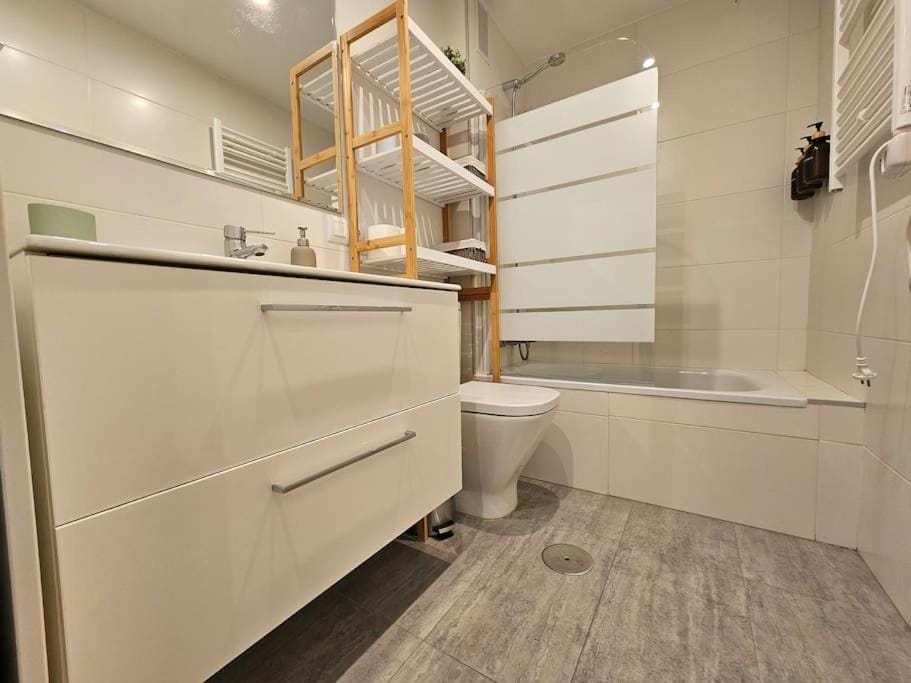 13A04 Tranquilo apto moderno by R2R Consulting Apartment in Asturias