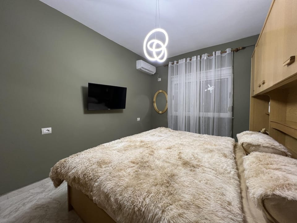 TV and multimedia, Photo of the whole room, Bedroom, air conditioner
