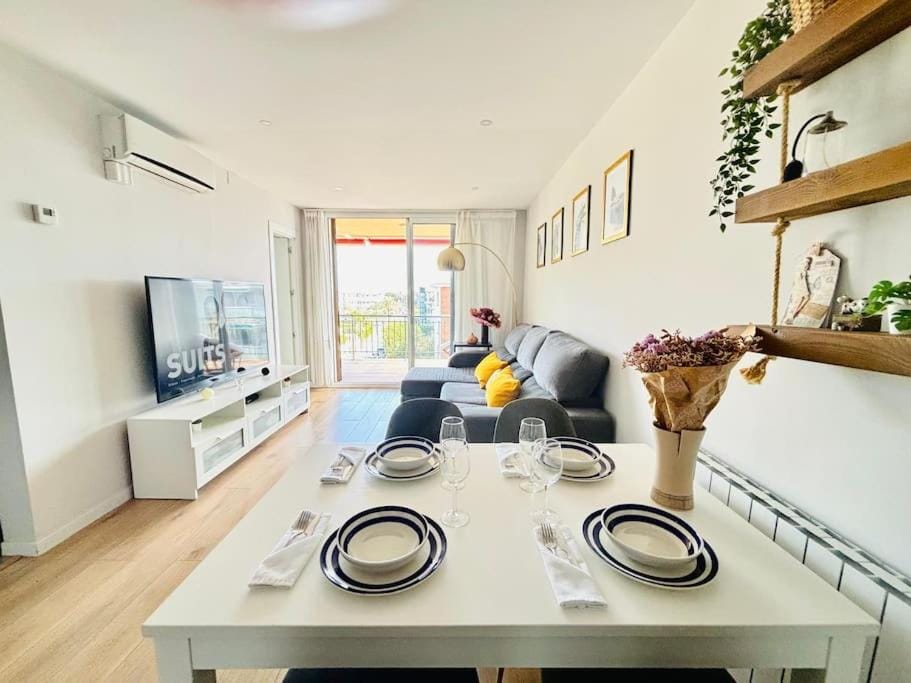 Golden hours by the sea Apartment in Castelldefels