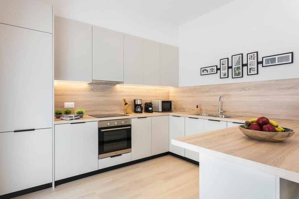 Coffee/tea facilities, Kitchen or kitchenette, dishwasher, oven, stove, toaster