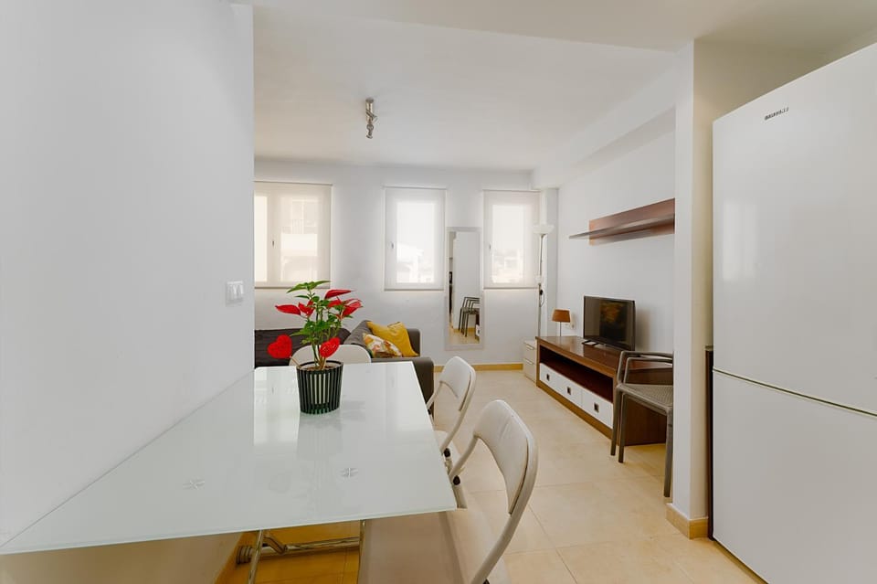 TV and multimedia, Living room, Seating area, Dining area