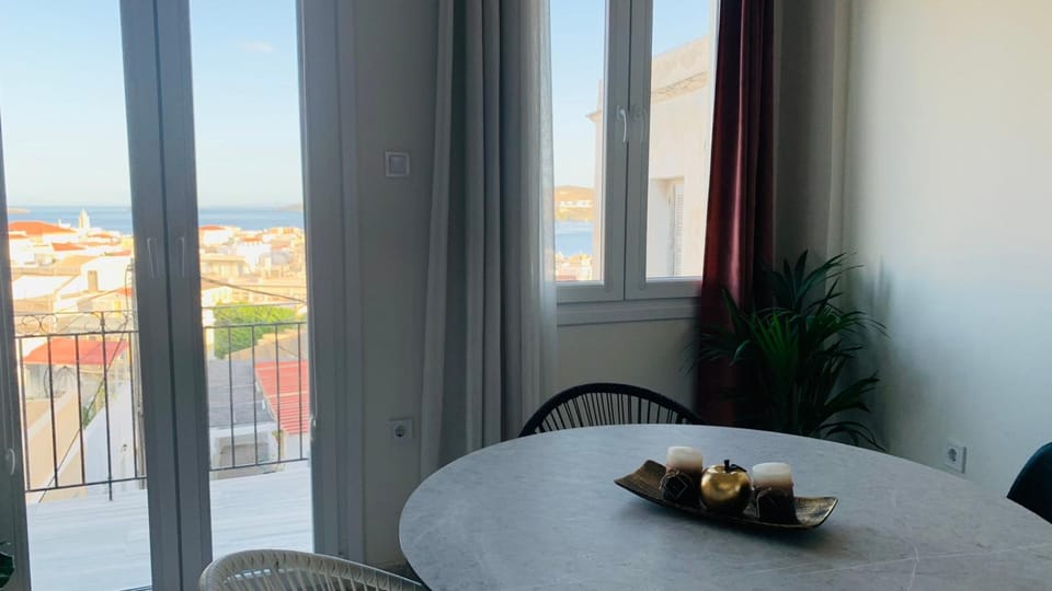 View (from property/room), Seating area, Dining area
