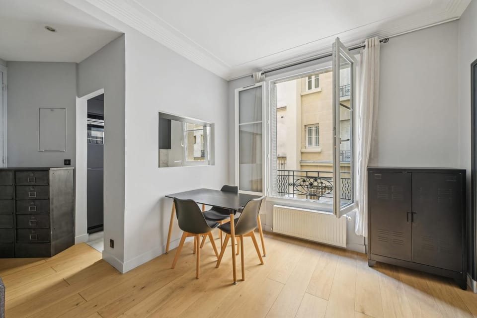 Terne Maillot - Gaston Bertandeau 1dbr Apartment in Paris