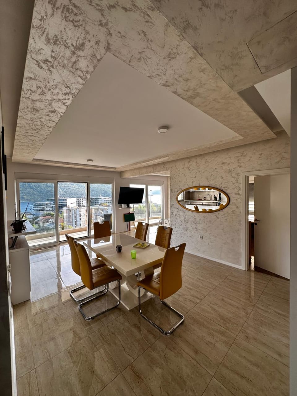 Property building, Communal lounge/ TV room, TV and multimedia, Living room, Seating area, Dining area, Evening entertainment