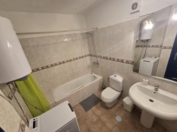Shower, Toilet, Bathroom, Bath, towels