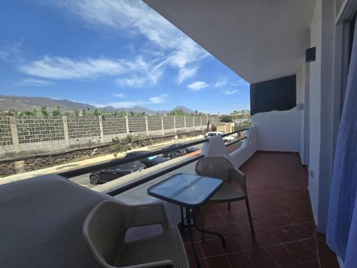 Communal lounge/ TV room, Day, Natural landscape, TV and multimedia, View (from property/room), Balcony/Terrace, Dining area, Mountain view