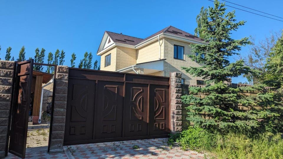 Property building, Day