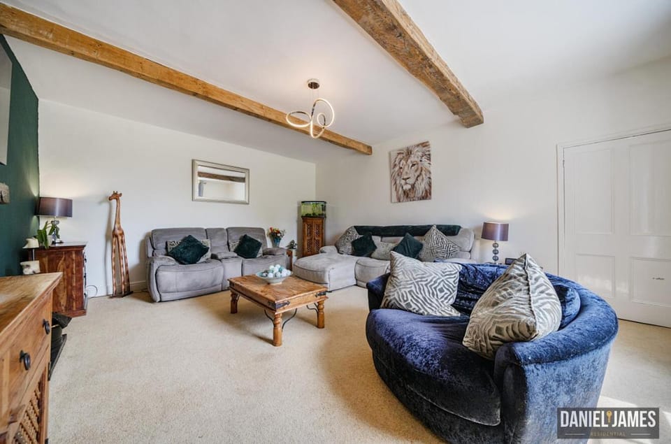 Fords Farm Glamping & Farm House Luxury tent in Wales
