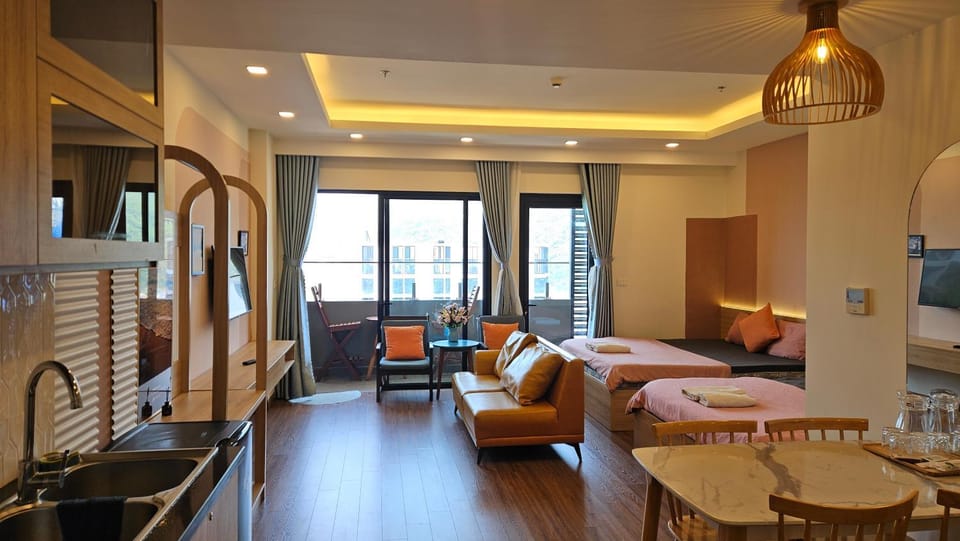 Bed, TV and multimedia, Living room, Photo of the whole room, Seating area, Bedroom