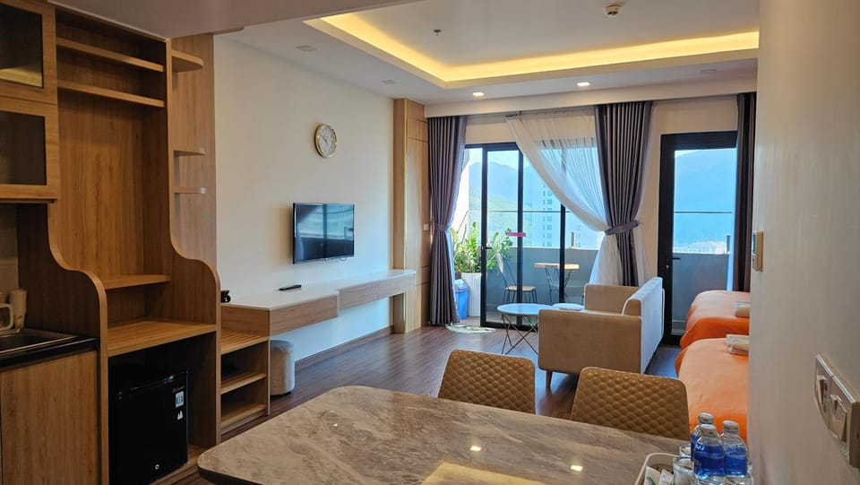 Communal lounge/ TV room, TV and multimedia, Kitchen or kitchenette, Living room, Seating area, Evening entertainment, hair dresser