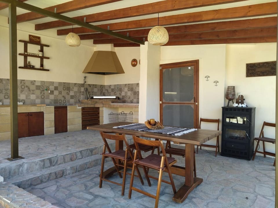 Property building, Seating area, Dining area