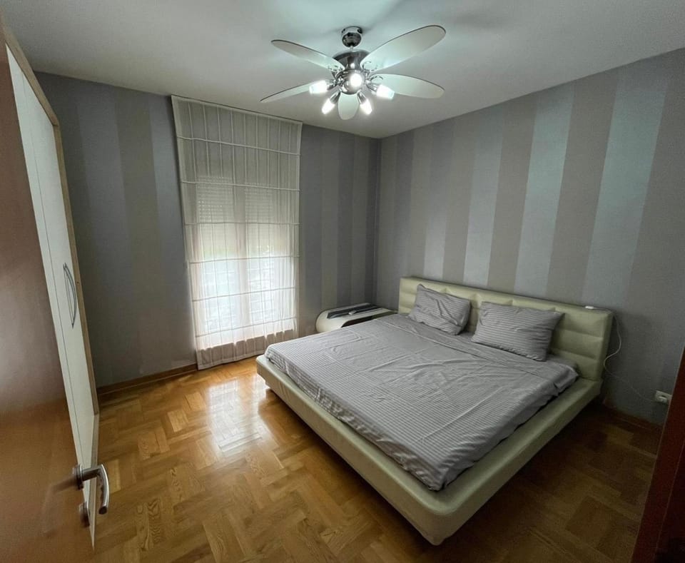 Bed, Photo of the whole room, Bedroom, fireplace