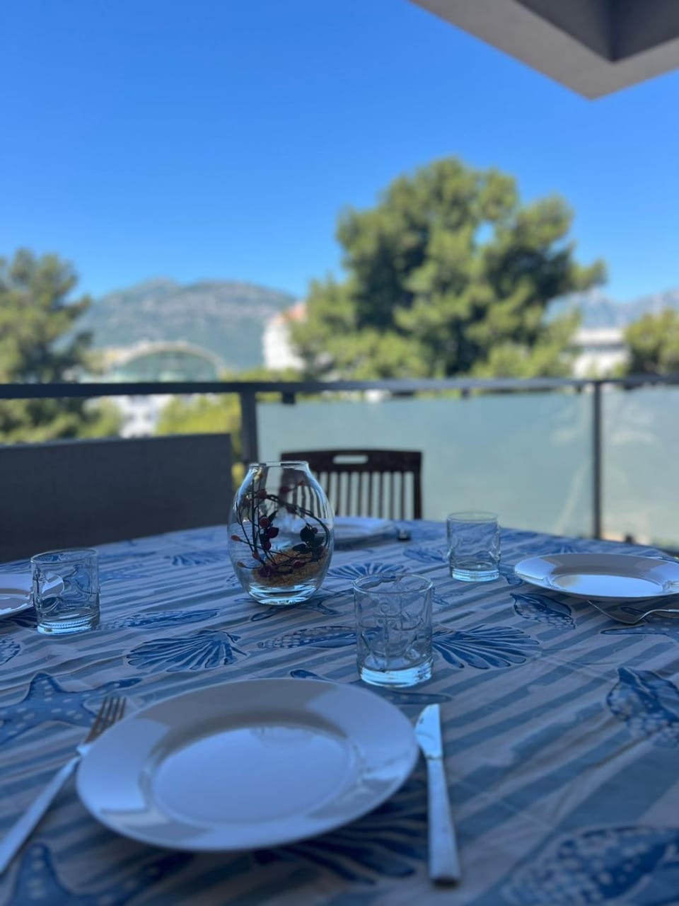 Day, Natural landscape, View (from property/room), Balcony/Terrace, Food and drinks, Dining area, Food, Lake view, Mountain view, River view