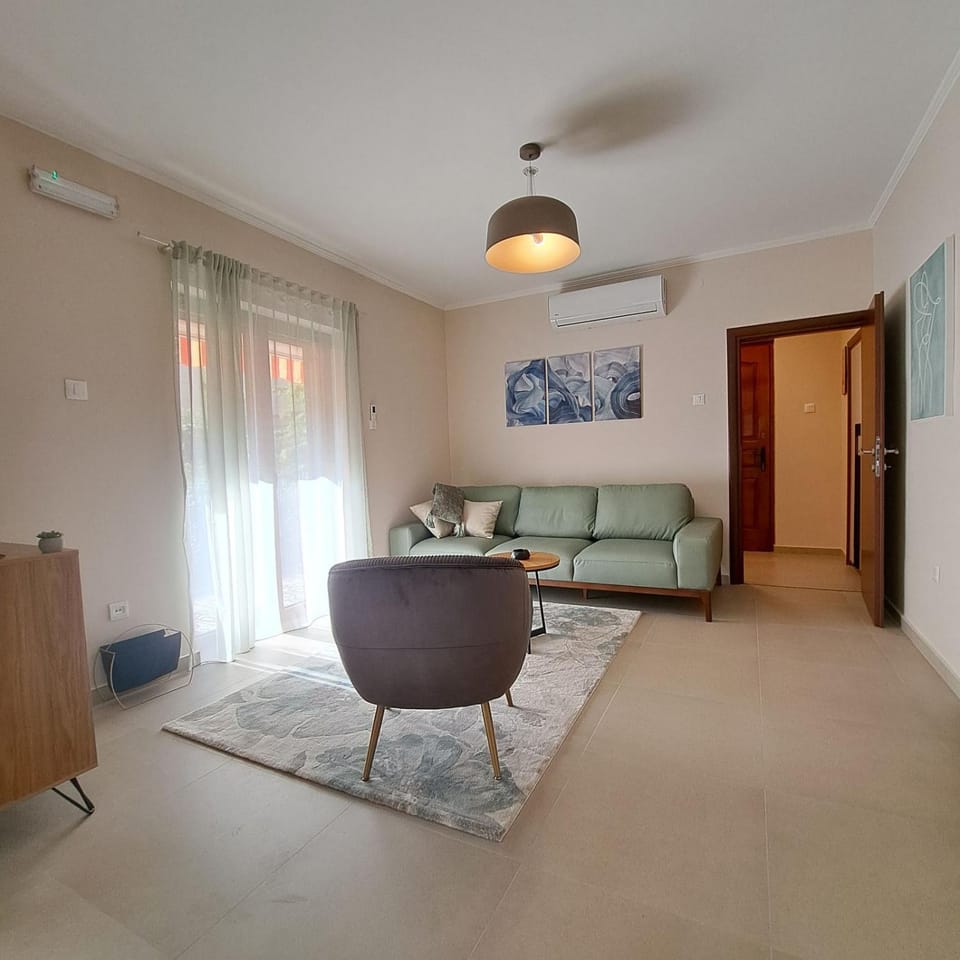 TV and multimedia, Living room, Seating area, air conditioner