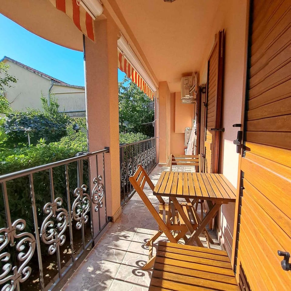Property building, View (from property/room), Balcony/Terrace, Dining area