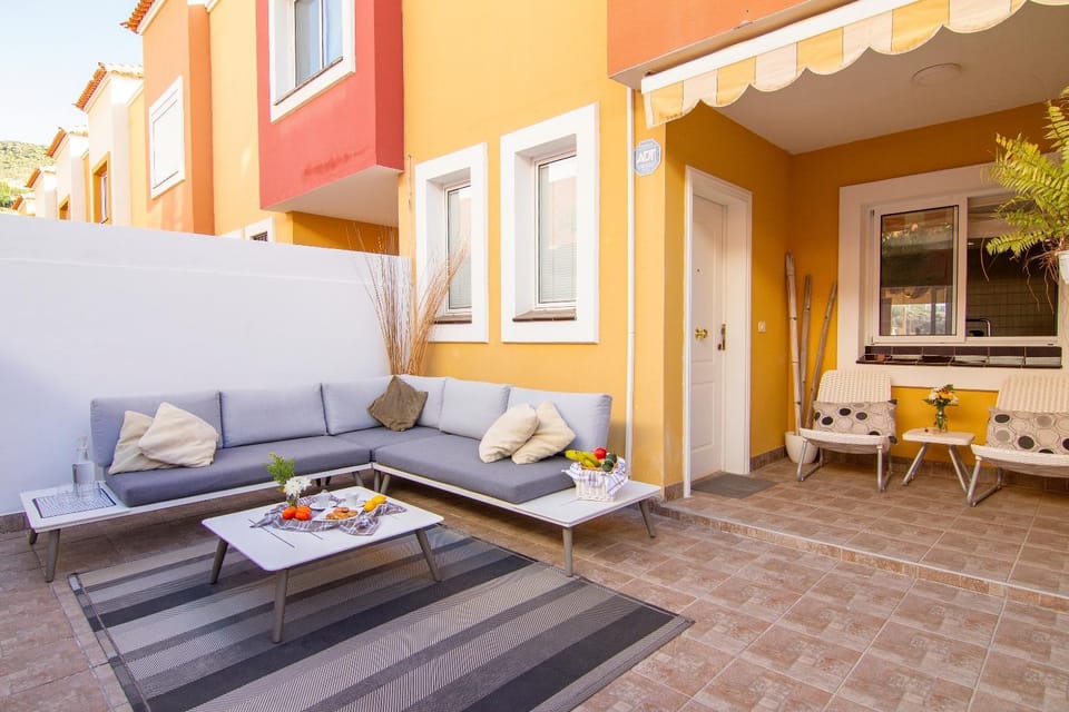 Patio, Balcony/Terrace, Seating area