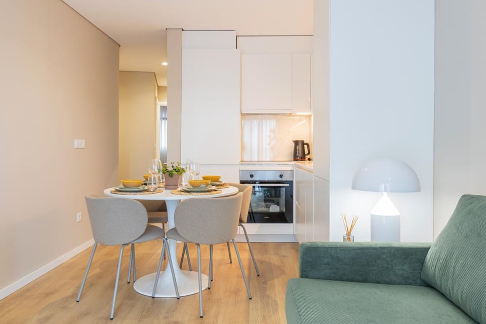 Kitchen or kitchenette, Dining area, oven, stove