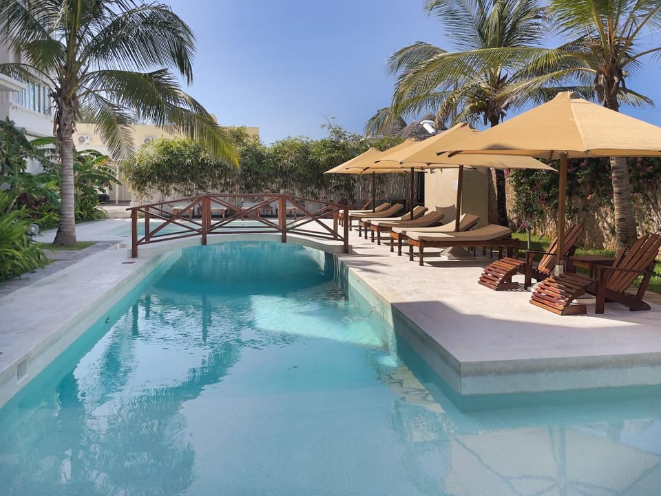 Swimming pool