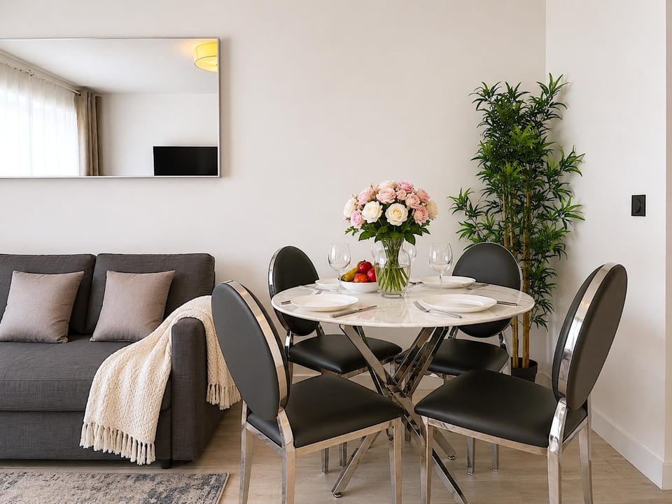 Living room, Dining area