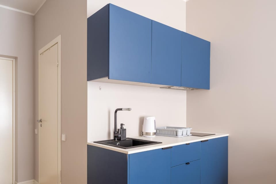 Coffee/tea facilities, Kitchen or kitchenette, stove