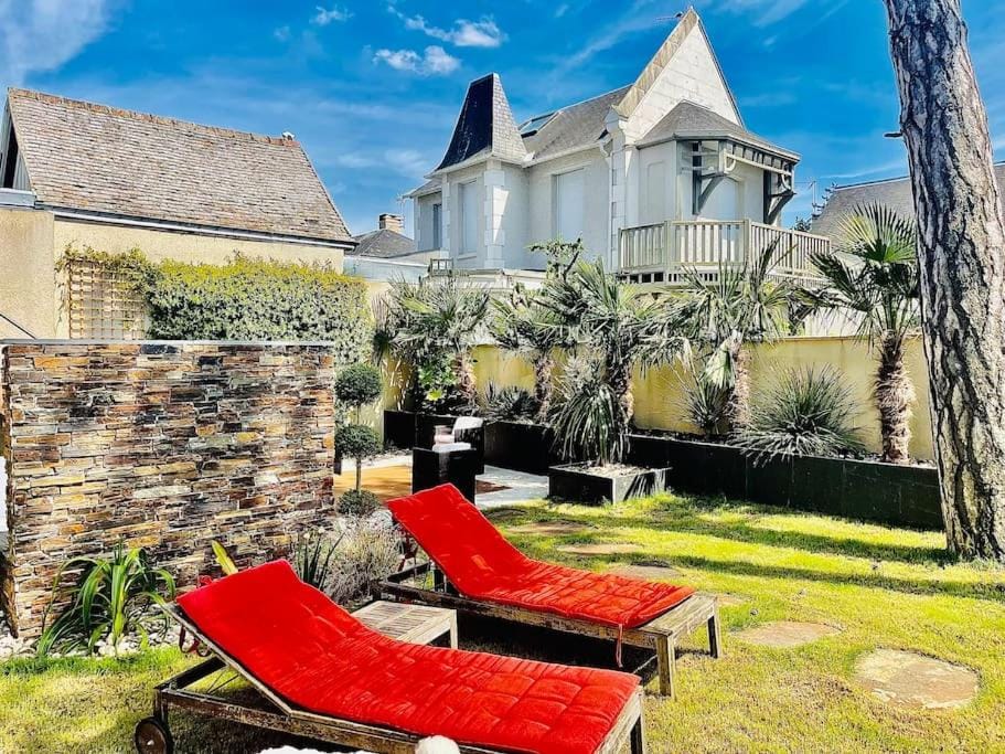 MAISON 4 CHAMBRES,JARDIN ET TERRASSE, proche mer,casino et place Morny Villa in Deauville