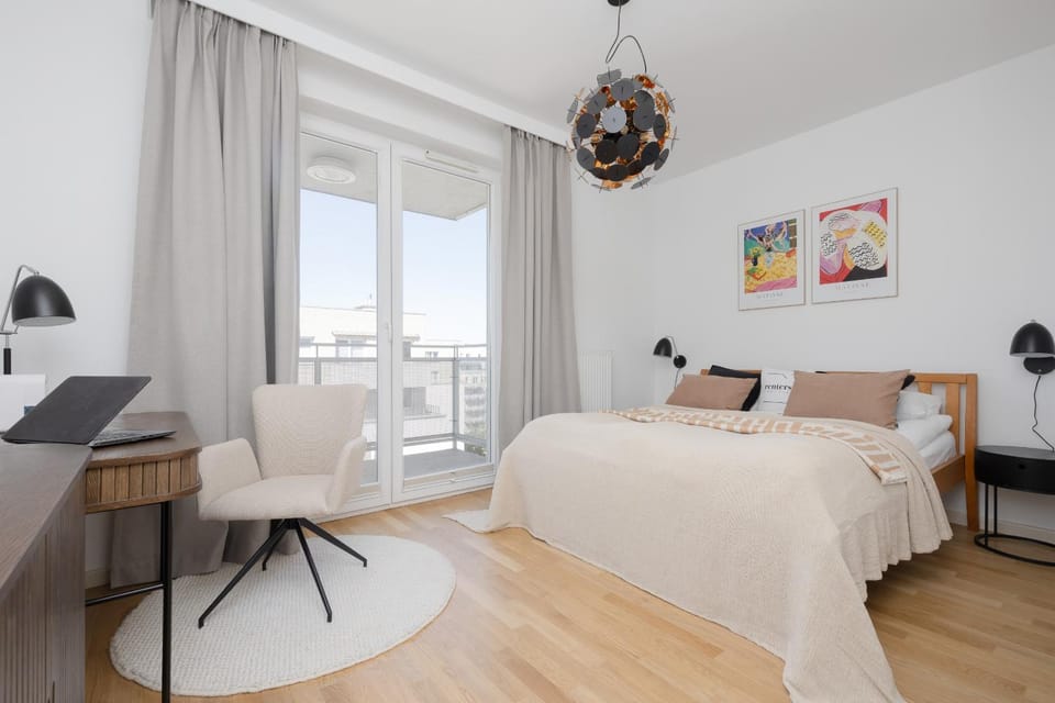 Bed, Photo of the whole room, Seating area, Bedroom