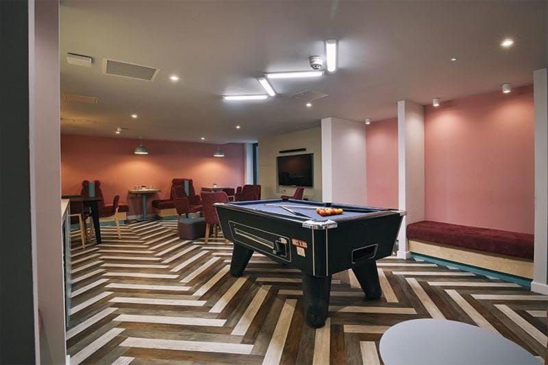 Billiard, Game Room