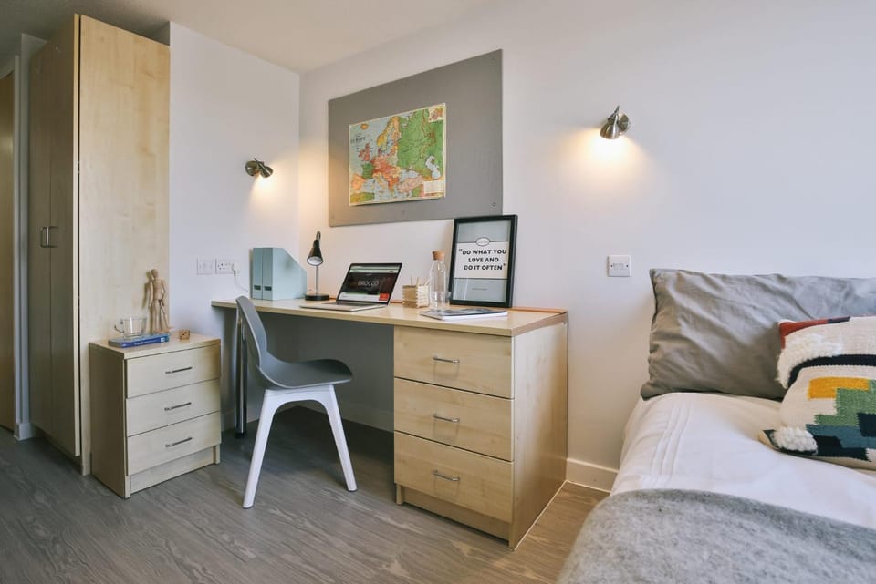 Bed, Photo of the whole room, Bedroom