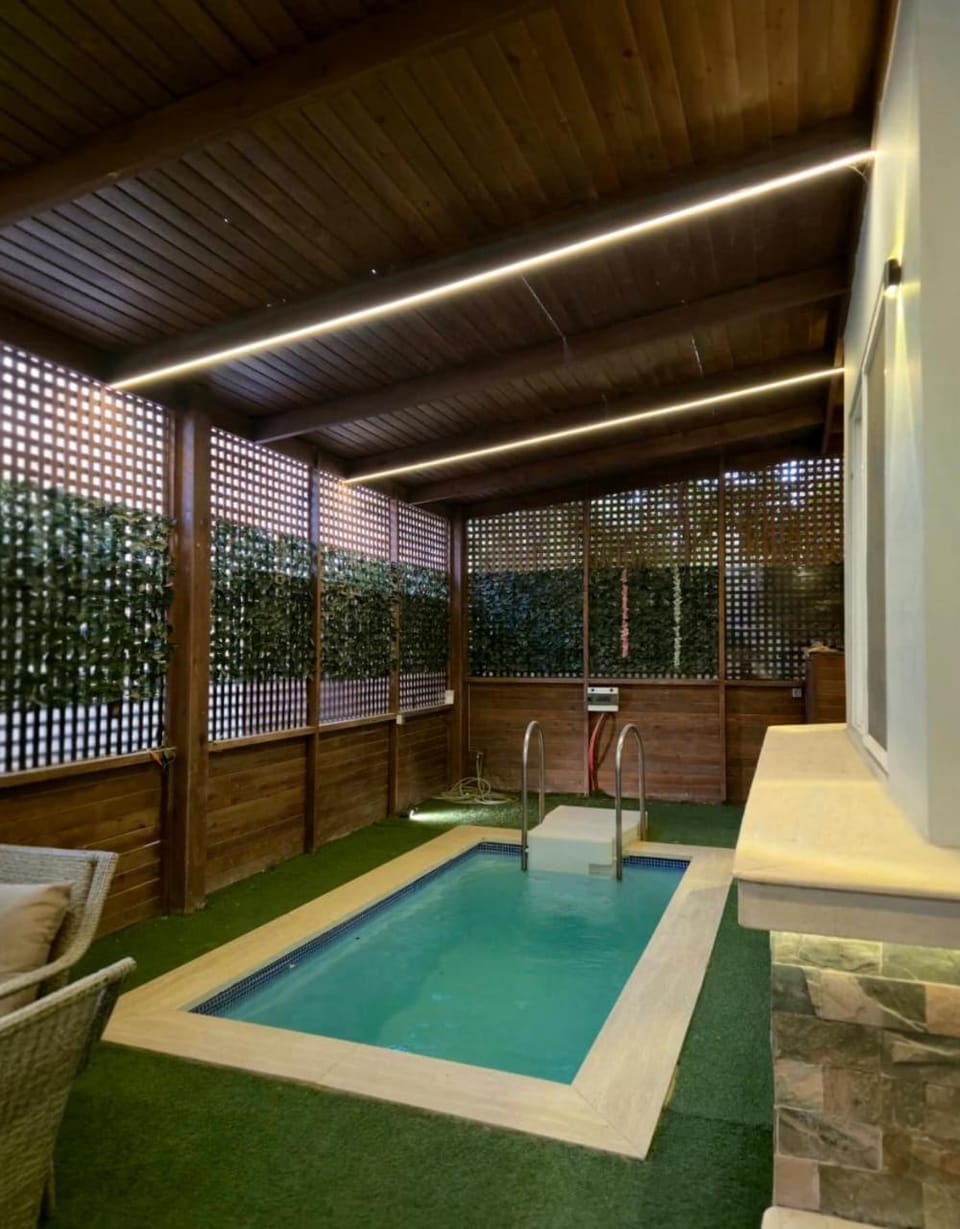 Property building, Balcony/Terrace, Swimming pool