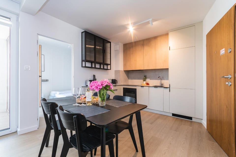 Kitchen or kitchenette, Dining area, stove