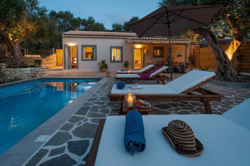 Swimming pool, sunbed