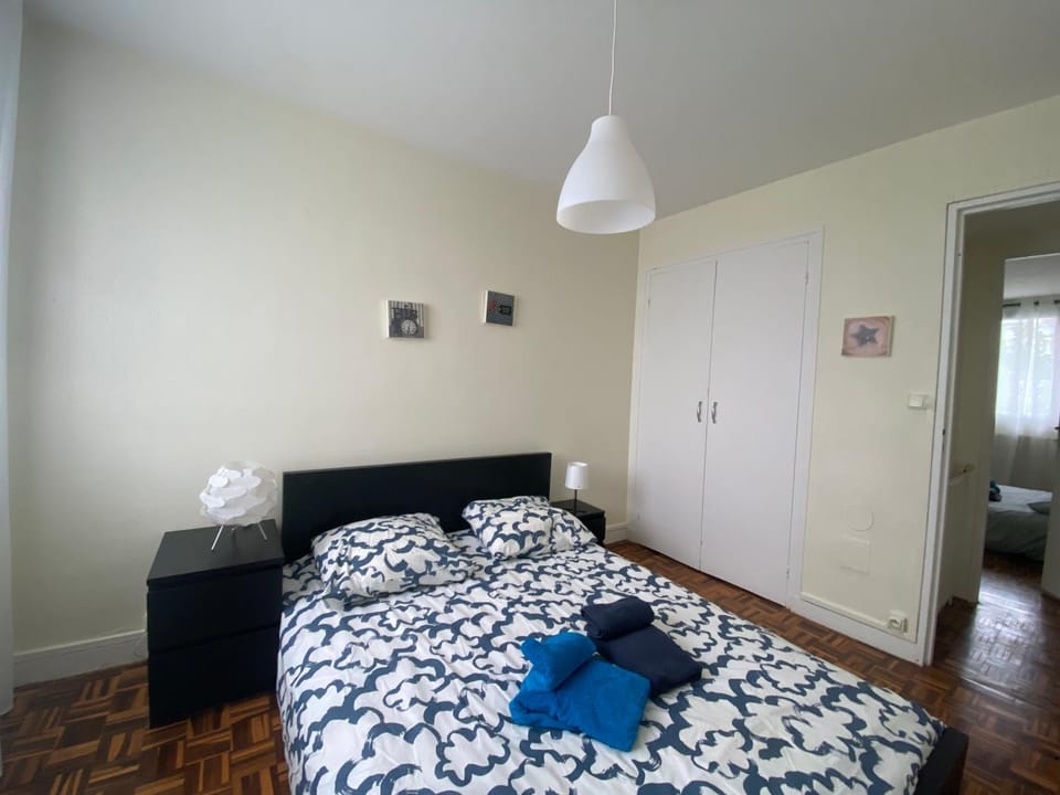 Bed, Photo of the whole room, Bedroom, storage