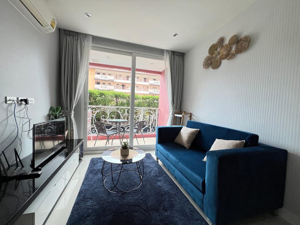 TV and multimedia, View (from property/room), Balcony/Terrace, Living room
