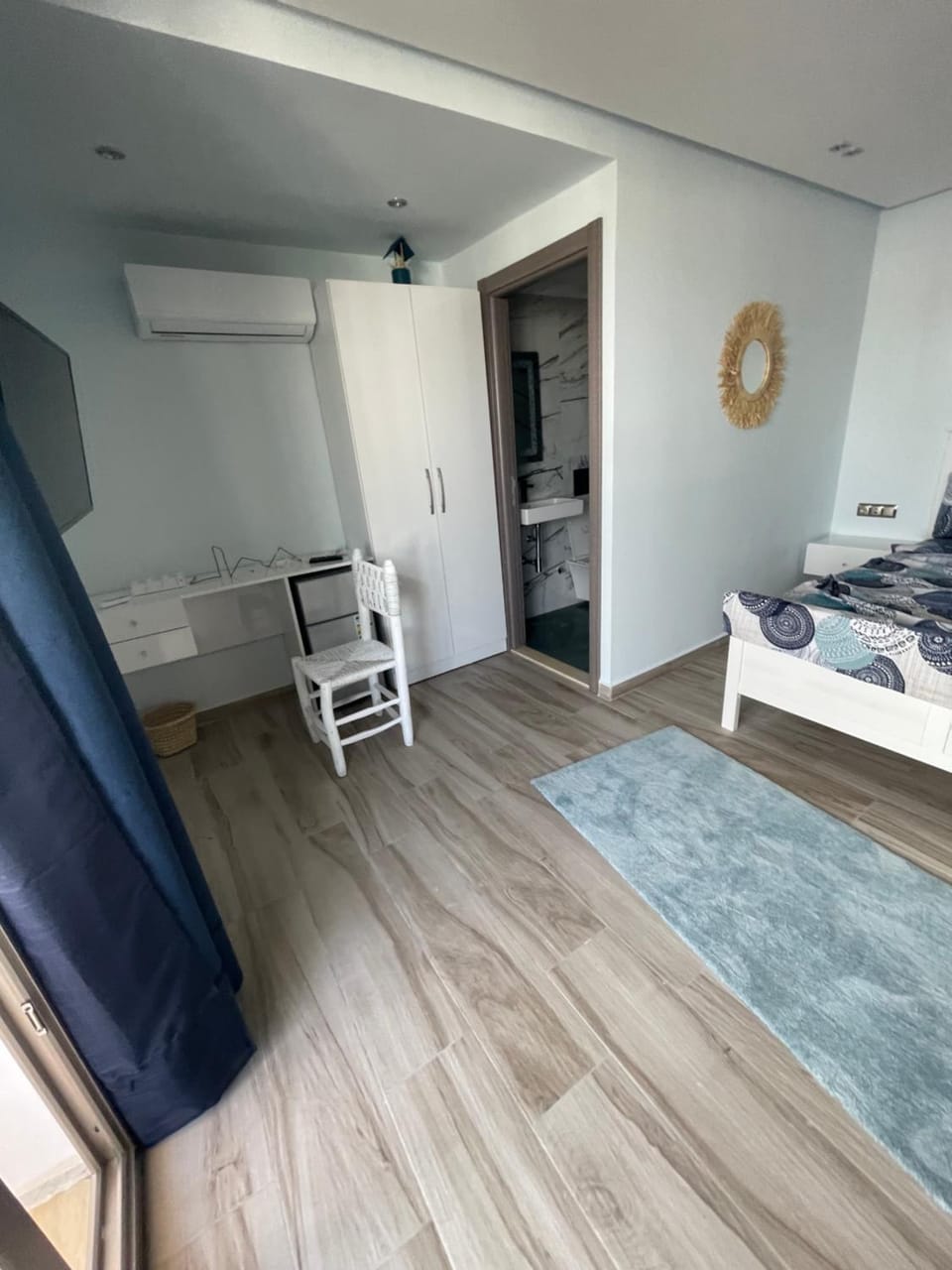 Bed, Living room, Photo of the whole room, Seating area, Bedroom, wardrobe
