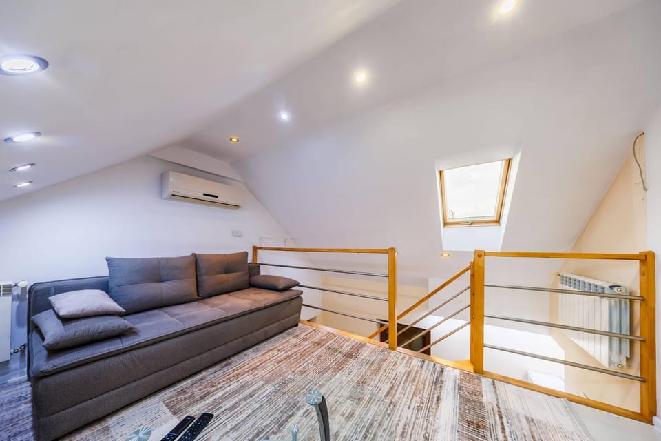 Bed, Living room, Photo of the whole room, Seating area, Bedroom, air conditioner