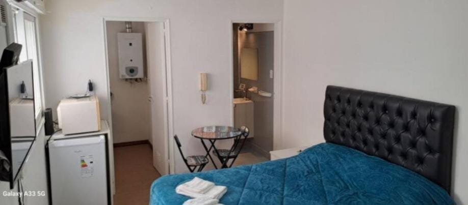Bed, TV and multimedia, Photo of the whole room, Dining area, minibar, oven, towels