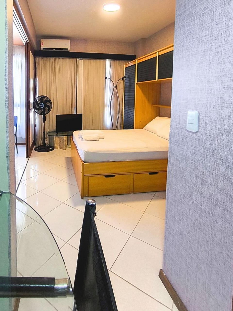 TV and multimedia, Photo of the whole room, Bedroom, air conditioner