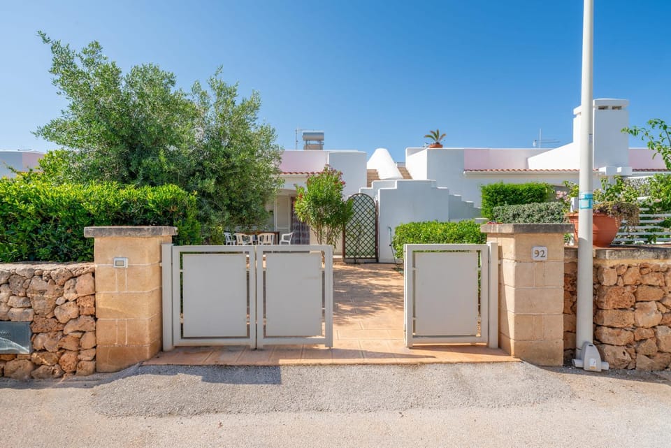 Property building, Day, Garden