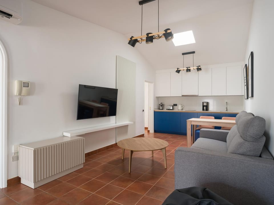 TV and multimedia, Living room, Dining area