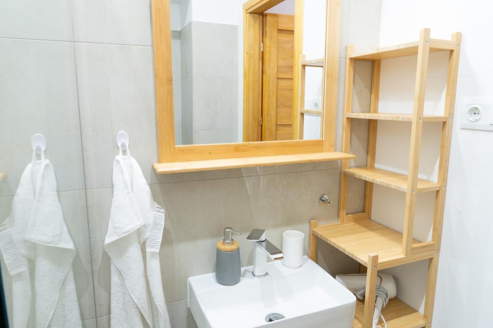 Shower, Bathroom, towels
