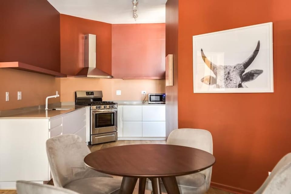 Beautifully Remodeled Second Floor Flat in River North - 2N Apartment in Chicago