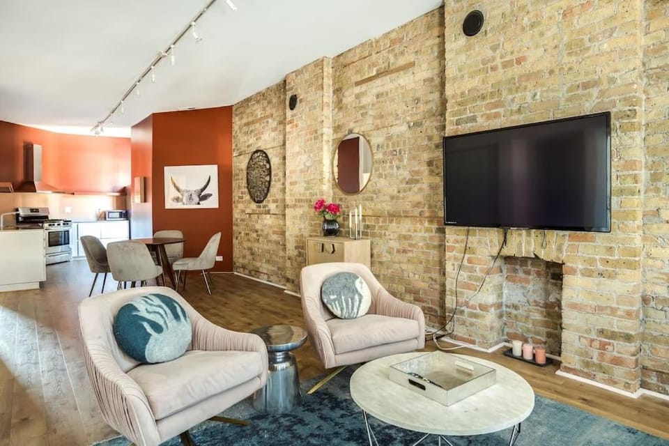 Beautifully Remodeled Second Floor Flat in River North - 2N Apartment in Chicago