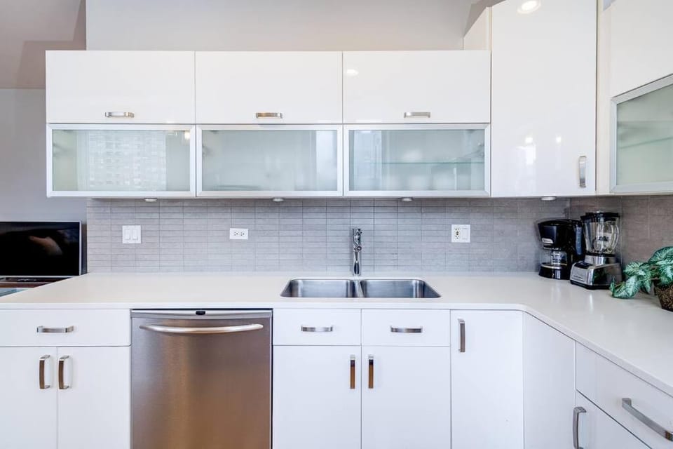 Cozy Beautiful Downtown Unit CHI in Prime River North Location near Mag Mile - 2 Apartment in Chicago