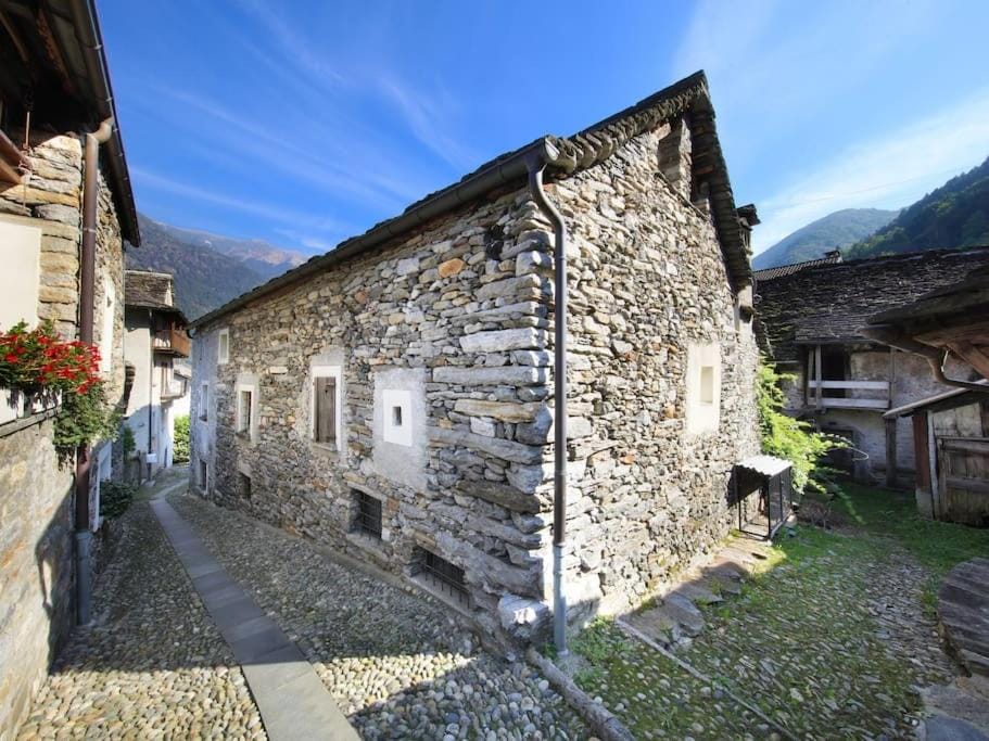 Charming Retreat- 100-Year-Old Stone Rustico House in Canton of Ticino
