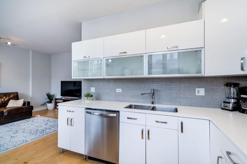 Cozy Beautiful Downtown Unit CHI in Prime River North Location near Mag Mile - 1 Apartment in Chicago