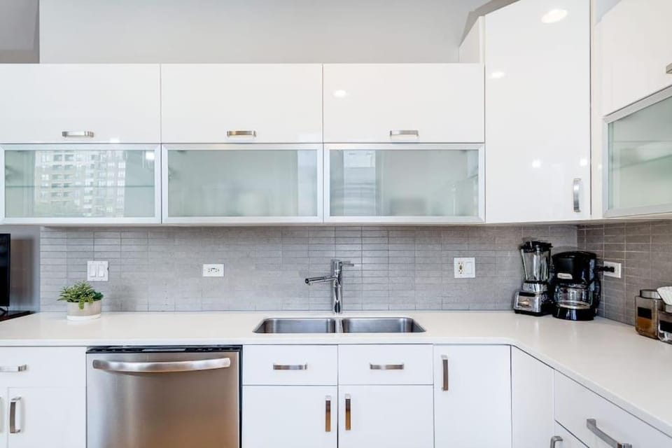 Cozy Beautiful Downtown Unit CHI in Prime River North Location near Mag Mile - 1 Apartment in Chicago