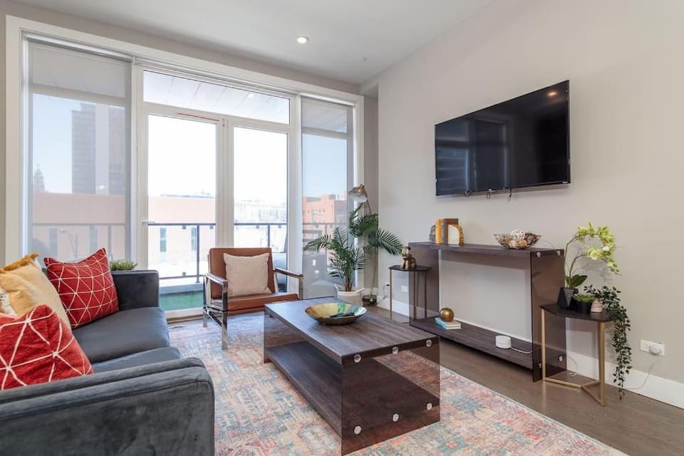 Breathtaking CHI unit in River North with Rooftop Deck - Penthouse A - Sleeps 11 House in Chicago