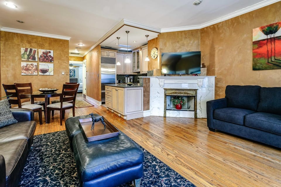 Historic and Unique Brownstone in Gold Coast - Downtown - 3 Apartment in Chicago
